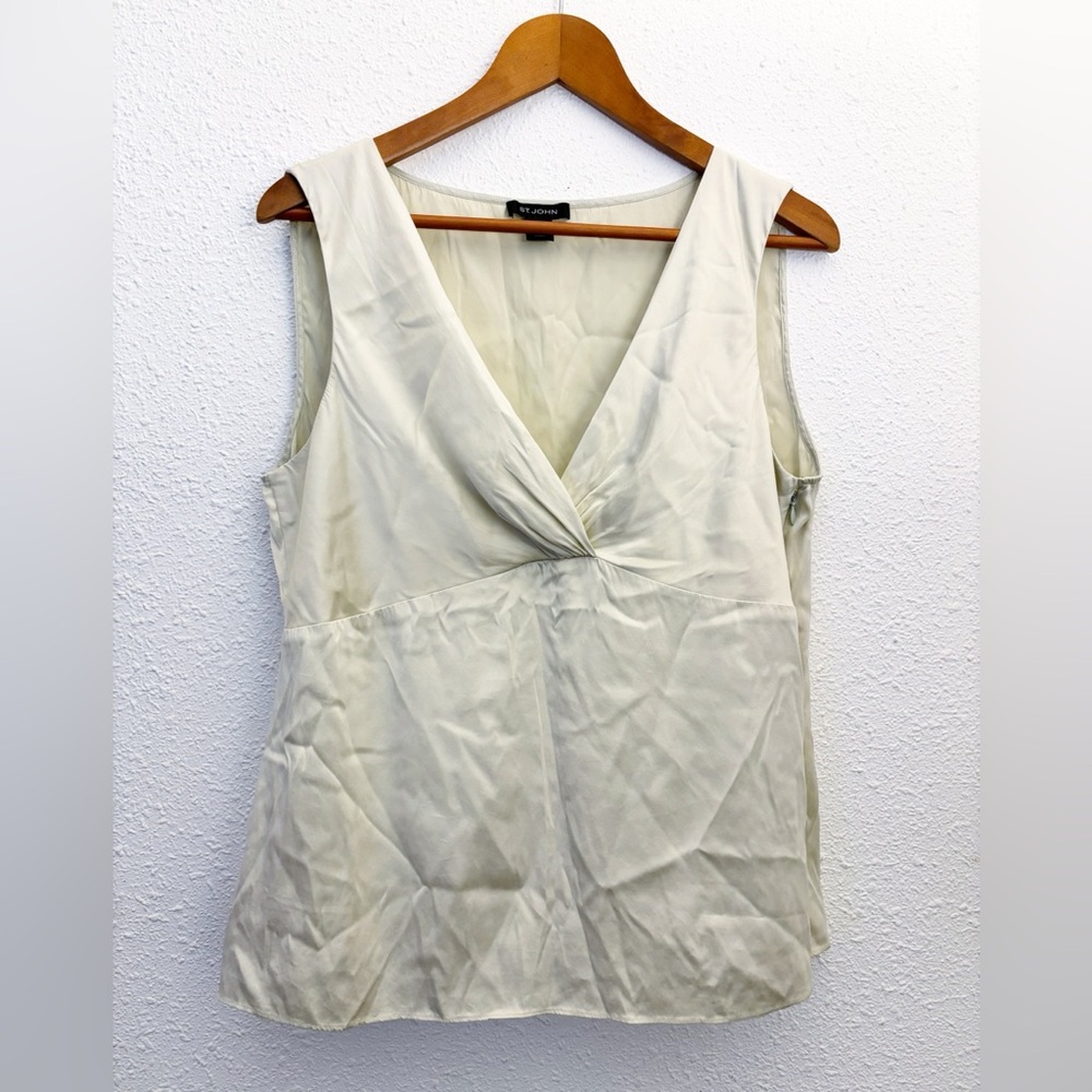ST. JOHN Silk Sleeveless Blouse Size 16 Light Green